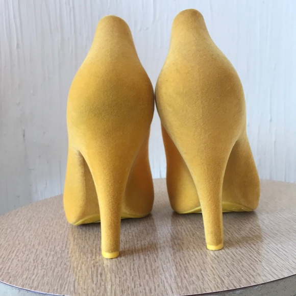 Yellow Vivienne Westwood velvet high heels - Picture 6 of 9